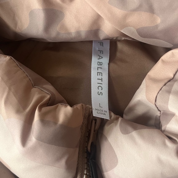 NWOT Fabletics Puffer Jacket - Picture 4 of 4